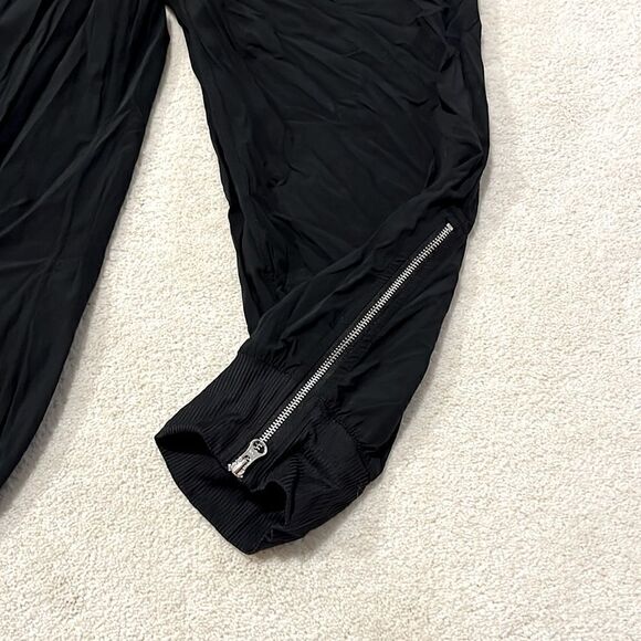 TITIKA Black Women’s ACTIVE Windbreaker Capri Cuffed Baggy Joggers. Size 2 or 4 - Picture 4 of 5